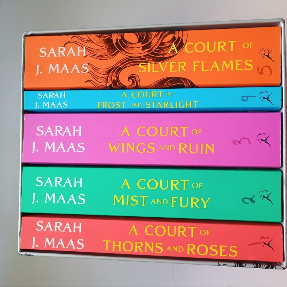 Court of Thorns and Roses Paperback Box Set (5 Books) by Sarah J  Maas 2020
